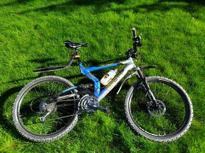 eine occassion. ersetzte ein über zehnjähriges hard tail, das nun als eins von meinen bahnhofvelos herhalten muss