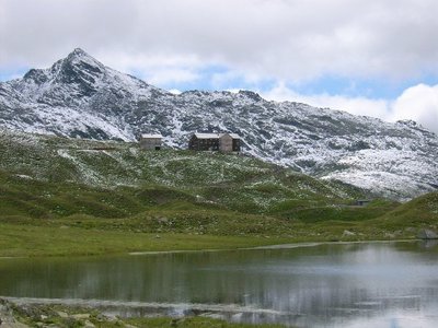 Heilbronner Hütte mit Scheidsee