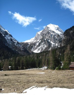 Weitläufiges Tourengelände hinter der Marmolada rund um den sasso vernale