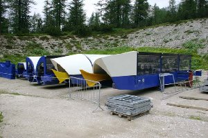 Teile des neuen Liftes am Parkplatz