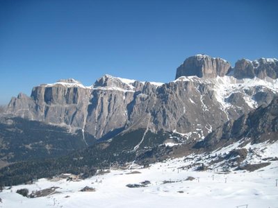 Standardphoto: die kühle Belvedere-Schüssel mit dem Sass Pordoi darüber