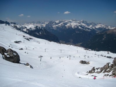 gleicher Standort, Blick übers Belvedere bis hinunter ins grüne Fassa-Tal