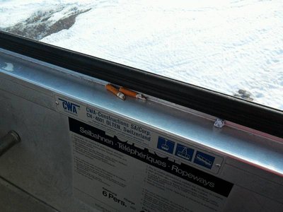 idioten...aber immerhin haben sie, im gegensatz zu ihren raucherkollegen in der margunserbahn am vortag, keinen waldbrand ausgelöst!