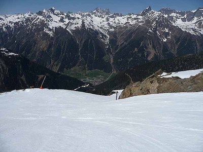 Blick von der Piste 4 nach Ischgl.