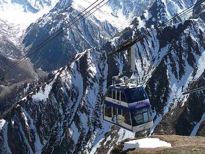 Die morgendliche Auffahrt ins Schigebiet erfolgt täglich mit dem Twinliner.