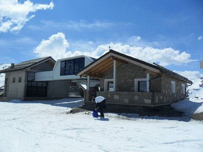 warum geben die sich solche mühe mit kommandoraum und garage, wenn dann eh nur so eine hässliche plastikbadewanne dazwischengeklotzt wird?