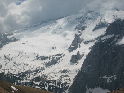 Marmolada mit geschlossener Schneedecke