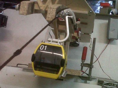 Gondel 02 Einfahrt Bergstation.jpg