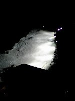 Blick von unserem Balkon auf den abendlich erleuchteten Prennerhang