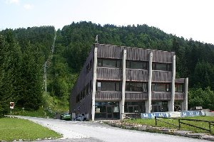 Alte Talstation im Camporosso: hier sind die Stützen tatsächlich schon weg, es steht nur eine Materialseilbahn.