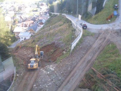 verbreiterte Abfahrt zu Hotel Post