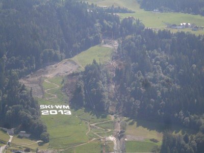 Auch die Einfahrt in den Ziehlhang wird umgegraben