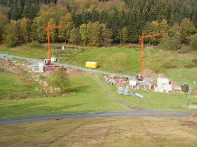 Beide Talstationen. Hier wurde bereits ordentlich Beton angerührt.