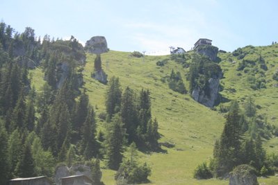 Scheint eine ehemalige Piste zu sein. Winterpanoramekarten oder sonstige Hinweise habe ich keine gefunden.