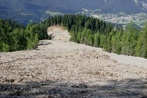 Und so sieht es oben aus: ich bleibe dabei das die Bahn schrottig ist, die Baustelle der Piste sieht aber ordentlich aus ...