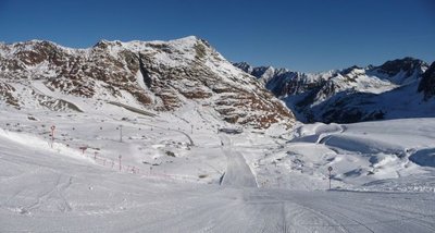 Pano Piste 36 welche noch gesperrt war und rüber zum Gletschersee
