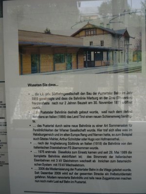 Infotafel über die Bahnstecke