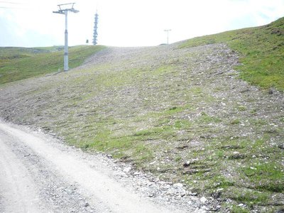 Hang unterhalb der CAI-Hütte - ist im letzten Jahr mit dem Neubau der Gipfelbahn gemacht worden