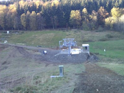 Talstation Kleine Büre. Doppelmayr ist hier schon abgezogen! Sieht so weit auch schon fertig aus.