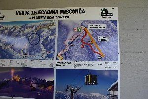 Diese Tafel steht an der Talstation der Lussari - 8EUB: