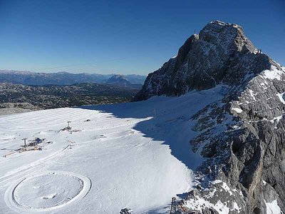 Blick von der Seilbahnbergstation zum Koppenkar mit Austriaschartenlift und Talstation Hunerkogellift.