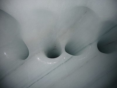 Ein löchriges Detail aus dem Eispalast ...