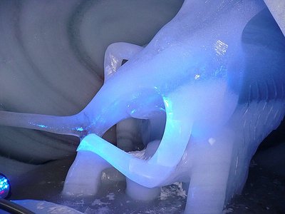 Skulptur eines Mammuts im Eispalast