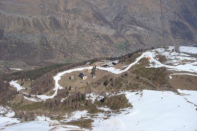 Schneeband bei Riffelboden. Die Piste hat bis Ostern durchgehalten und meine Ski haben einige Errinerung an diese Piste.