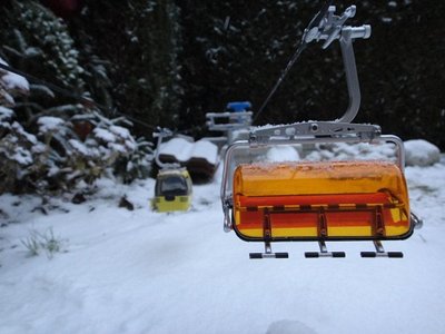 Sessel - macht sich mit dem Orange und dem Schnee gut