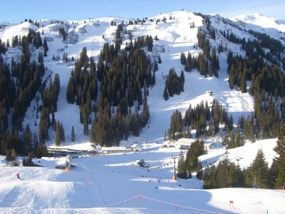 Blick Richtung Oberdamüls - im Bild der Sunnegg Lift und dazugehörige schwarze Pisten