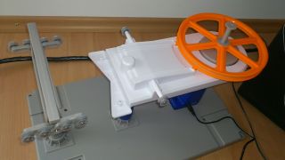 Die Maschinenanlage in der Talstation wird postiert und eingepasst.