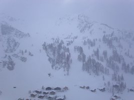 Blick vom Sareislift aus rüber auf die andere Seite. Die Lifte sollte man erkennen können