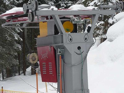 Die originelle Talstation des Rückbringer-Schleppliftes.