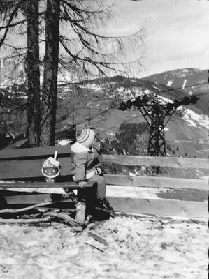 Marsch zu Fuss ins Tal aufgrund aufkommenden Fönsturms wurde der Betrieb des Sessellifts eingestellt. 1966
