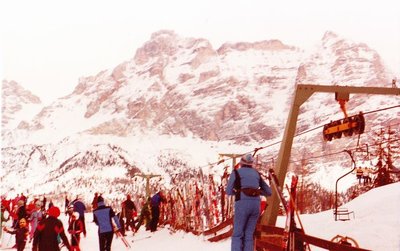 ESL Piz SOREGA . Im Hintergrund die DSB . Diese ROBAS konnten sich leicht verstellen. ( Seilspur) .