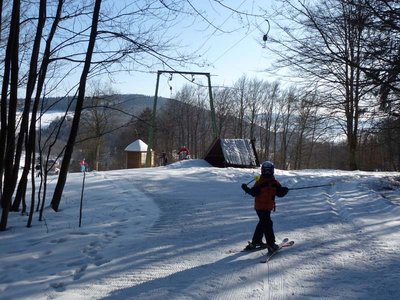 Die Verbindungspiste kommt direkt an der Bergstation des Spielberglifts heraus