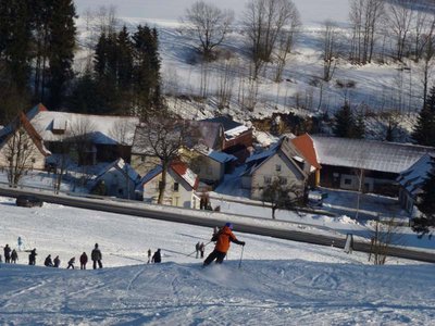 "Tiefblick" von Spielbergpiste auf Obernhausen