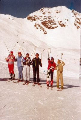 Obertauern1981 b  mit Familie Makowetz Hundskogellift im Hintergrund.jpg