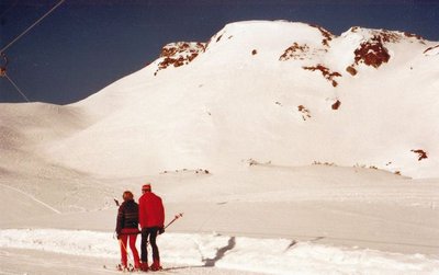Obertauern 1981 i mit Familie Makowetz Auffahrt Seekarspitz Kurvenzwillingslift Rechts Abfahrt vom Panoramalift..jpg