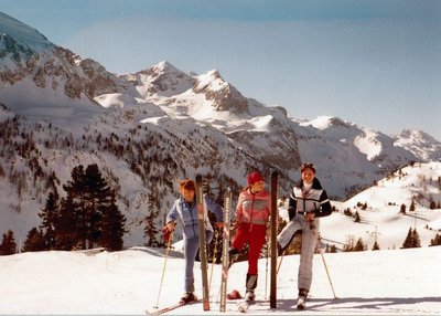 Obertauern1981 m mit Familie Makowetz bei den Sonnenliften Mama,Mariella und Eva Makowetz..jpg
