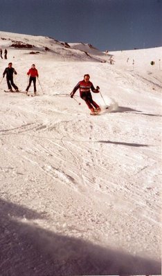 Obertauern1981 a  mit Familie Makowetz10erKarabfahrt Papa RIP in voller Fahrt.jpg
