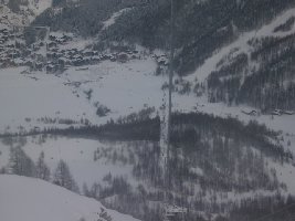 spielbodenbahntrassee mit kreuzendem kalbermattenlift.