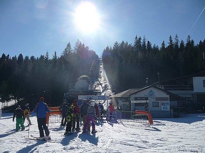 Talstation Hannesen 2: Eigentlich immer mit dem nächsten Sessel mitgefahren, aber dennoch relativ gut ausgelastet. (Kaum leere Sesseln unterwegs)