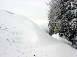 Schneeverwehungen auf der Nordabfahrt