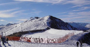 Neuer Speicherteich Asitzmulde. Oben sieht man die Bergstation des 6Bubble &amp;quot;Sportbahn Asitzkogel 2000&amp;quot;.