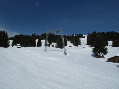 Zubringerbahn mit Portalstützen