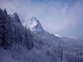 Sehr schöner Blick auf den Waxenstein, mit Kreuzeck 2-Seil-Umlaufbahn im Vordergrund, die kommt später noch mal