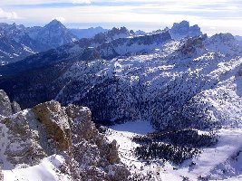 Im Vordergrund die 5 Torri, wegen Sturm waren die Lifte schon zu.