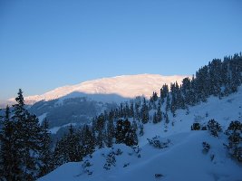 Die Gipfelhänge dieses Berges müssen genial sein, man sieht hier sogar Aufstiegs- und Abfahrtsspuren.