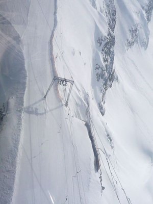 man sieht am Mast wie weit die Trasse schon im Pitztal liegt!